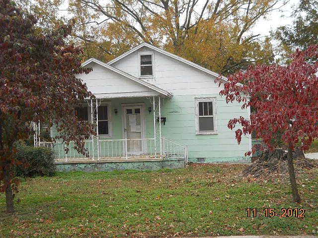 1st image of 727 Wilson St