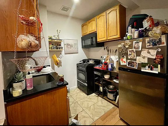 4th image of 138 Orchard St APT 5