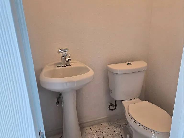 2937 Gollihar Rd #1 — Photo 35