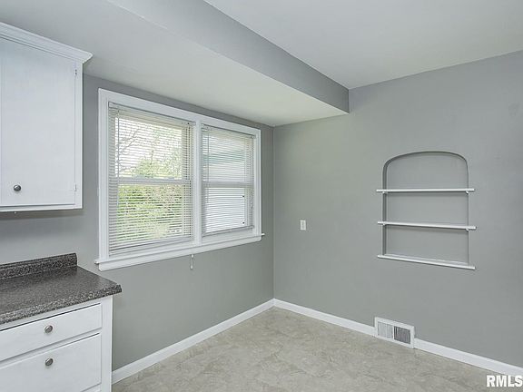 5th image of 23 Blackhawk Hills Dr
