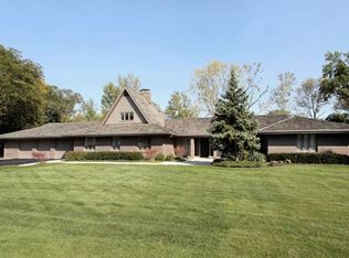 421 Chapel Hill Ct, Northfield, IL 60093