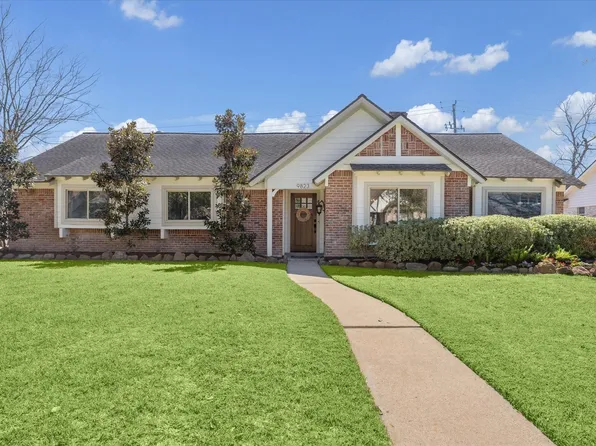 9823 Canoga Ln, Houston, TX 77080