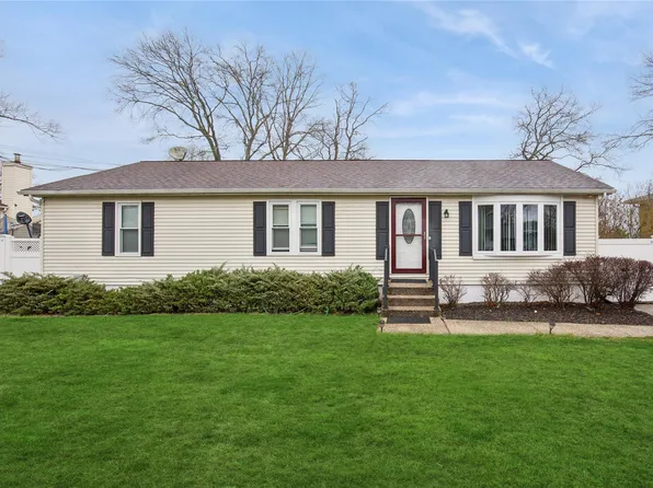 5 Bonny Drive, Mastic, NY 11950