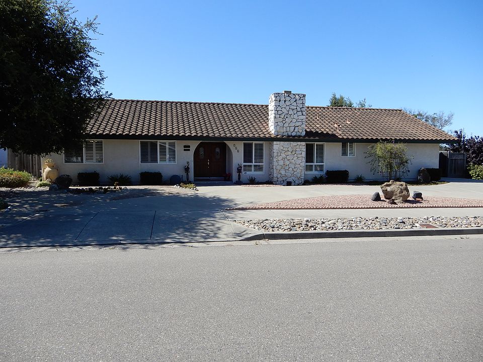 1st image of 946 Diamond Dr