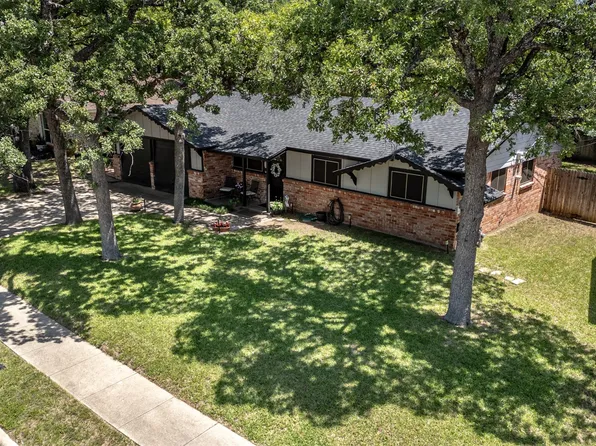 45 Coffee Tavern Rd, Bedford, TX 76022