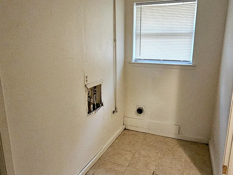 203 E 14th Ave — Photo 16