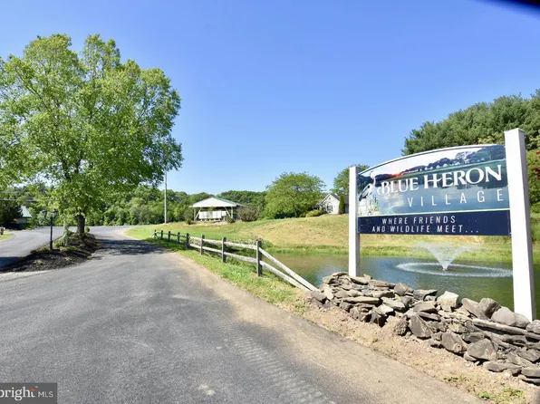 201 Lakeview Ln, Lenhartsville, PA 19534