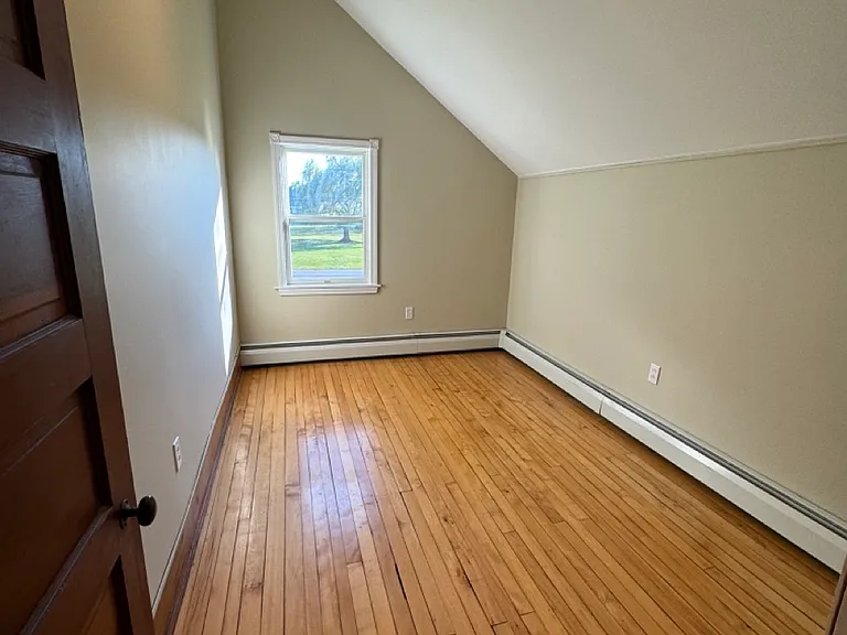 6121 Clinton St — Photo 5