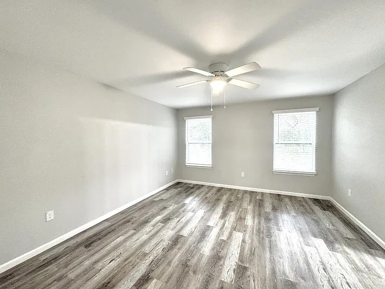 704 E Chestnut Ave — Photo 22