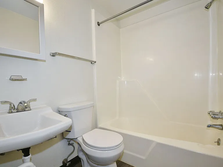 427 Manor Rd #3 — Photo 20