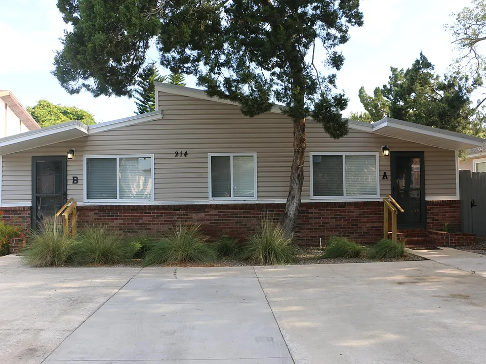214A & B 9th St