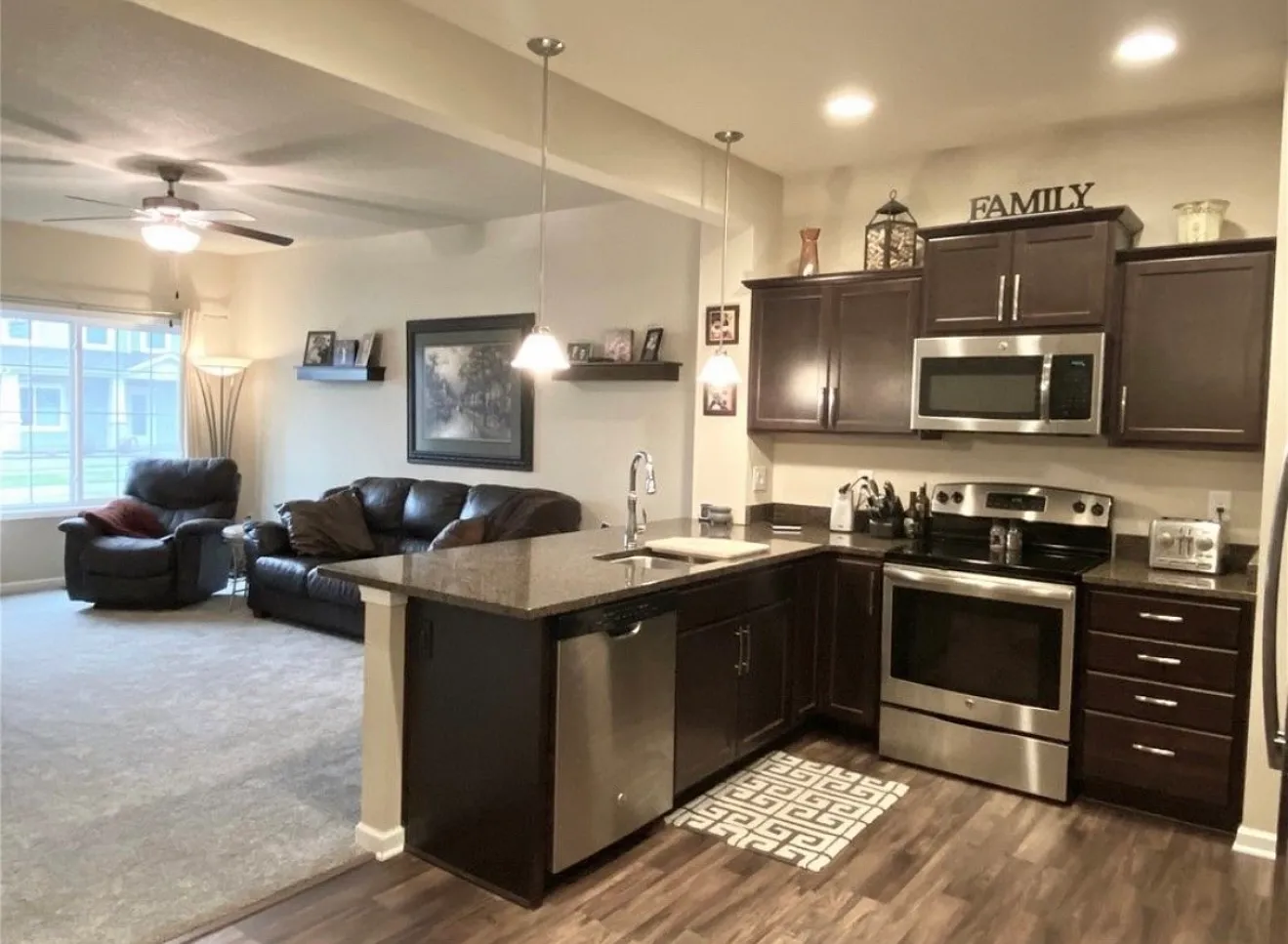 34 SE Booth Ave — Photo 2