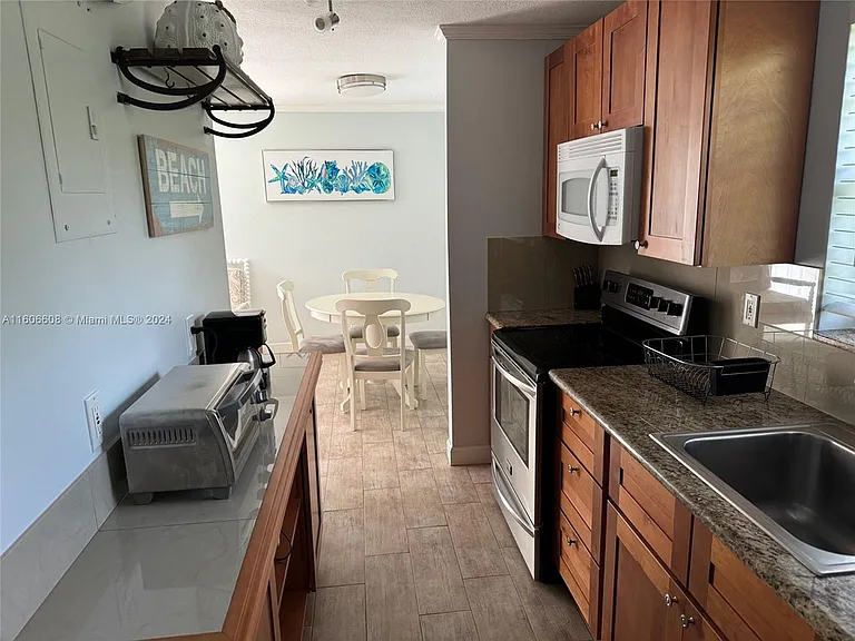 57 NE 24th St #59 — Photo 8