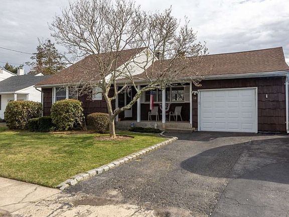 2nd image of 10 Cheryl Ln
