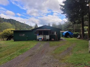 165 Lonesome Rd, Klamath, CA 95548
