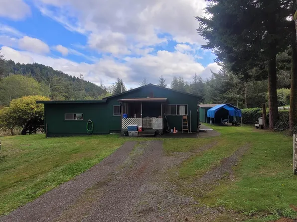 165 Lonesome Rd, Klamath, CA 95548