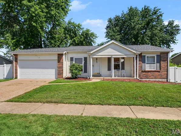 719 Waterfall Dr, Florissant, MO 63034
