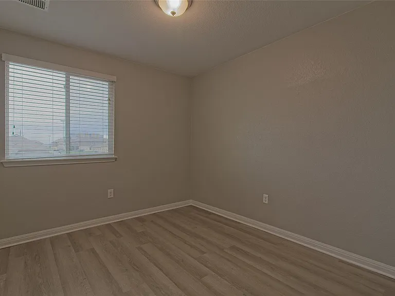 315 N Heatherwilde Blvd — Photo 22