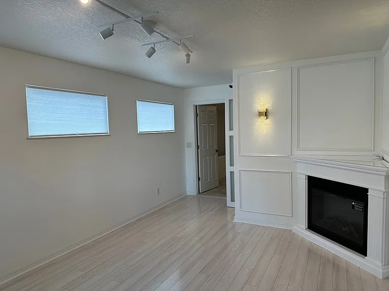 547 Lake Dr — Photo 3