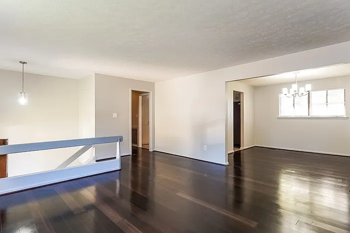 4 bed, 2.5 bath, 1968 sqft, $1,945 — Photo 4