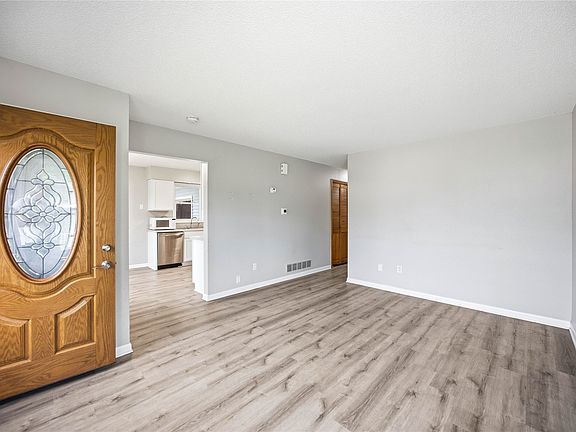 4th image of 1280 Hardin Dr