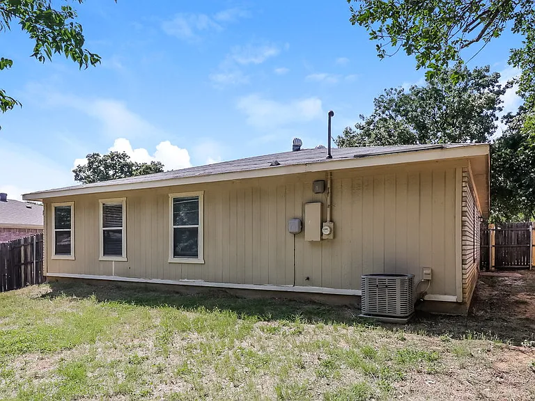 1125 Hidden Creek Dr — Photo 15
