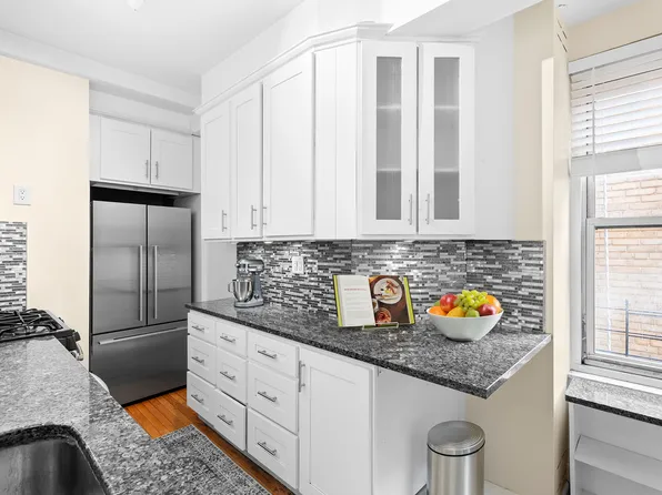 1435 Lexington Avenue image 3 of 10