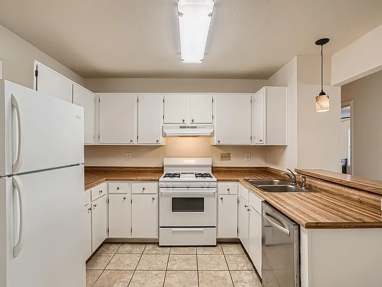 5937 NW Kevin Kelly Pl — Photo 5