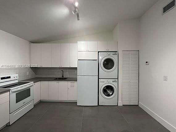 4th image of 6101 NE Miami Ct #2