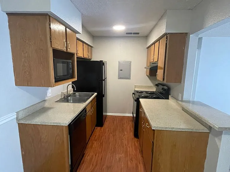 Bentwood Apartments — Photo 4