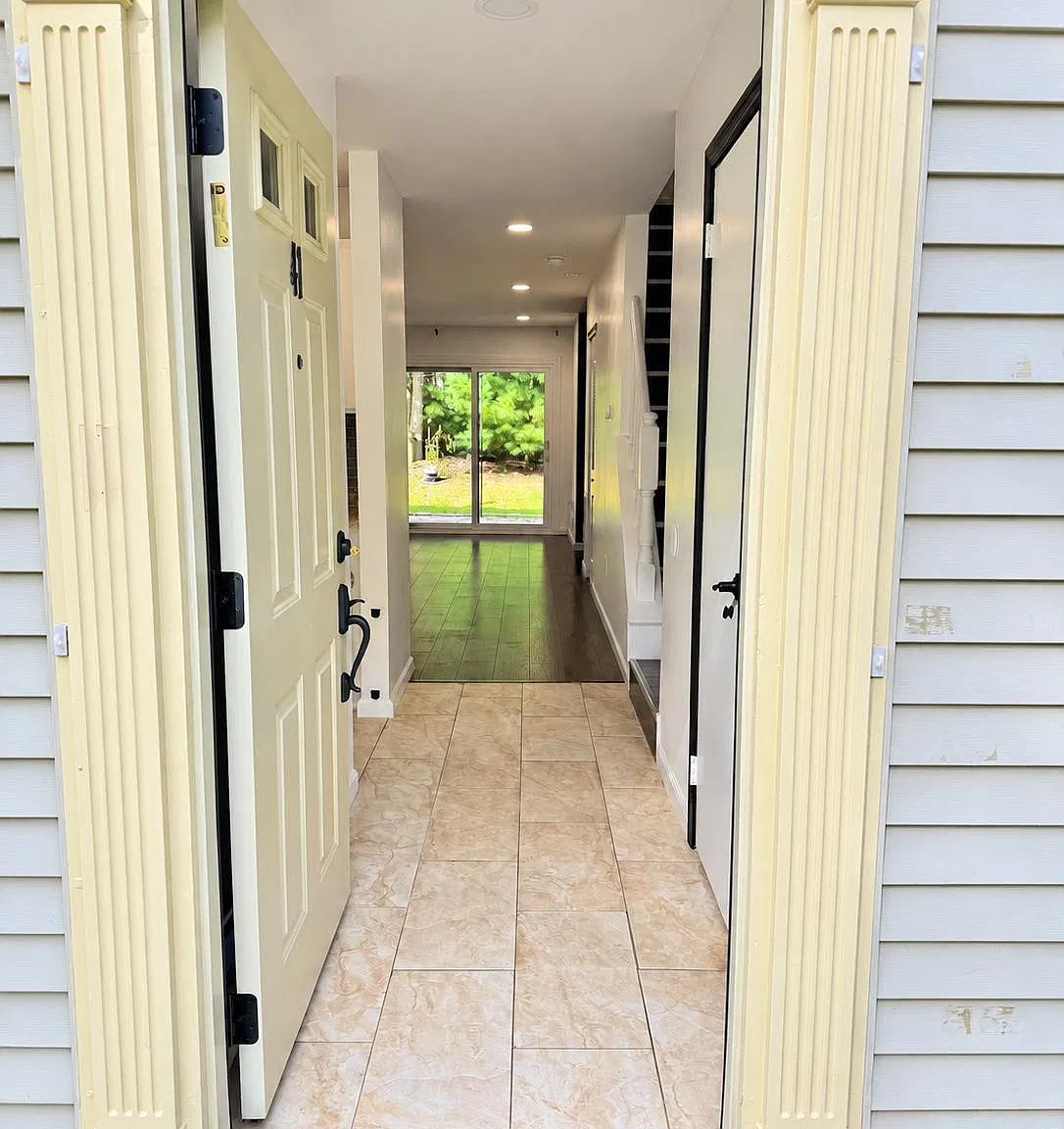 2 bed, 2.5 bath, 1254 sqft, $2,200 — Photo 1