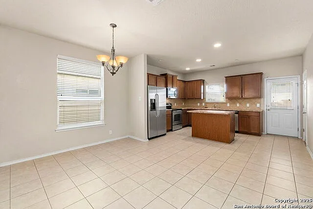 4 bed, 2.5 bath, 2129 sqft, $2,000 — Photo 3