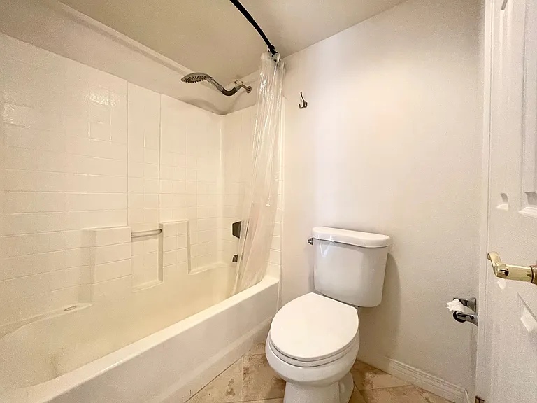 100 N River Cir N #304 — Photo 21