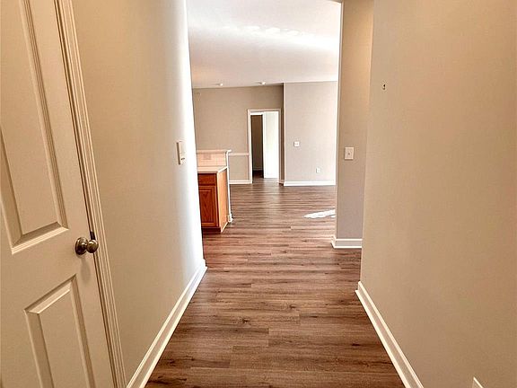 3rd image of 16246 Redstone Mountain Ln