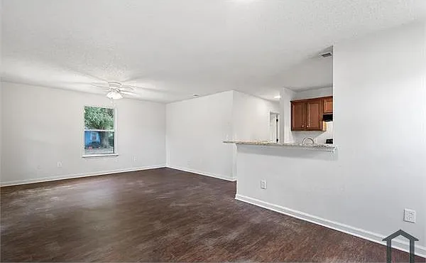 5 bed, $2,200 — Photo 4