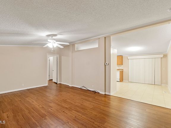 4th image of 130 Six Oaks Ln