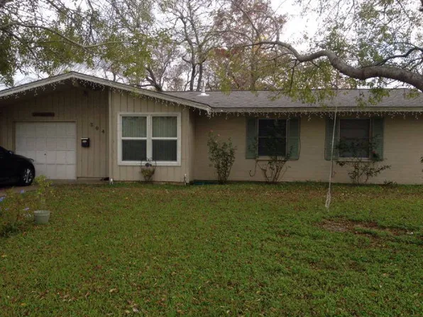204 Birch St, Lake Jackson, TX 77566
