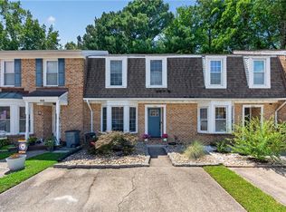 406 Middle Oaks Dr, Chesapeake, VA 23322