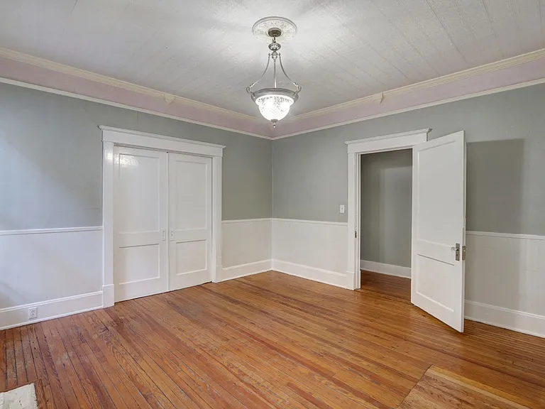 631 West 37th St — Photo 16