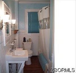 3rd image of 1628 Norwood Blvd