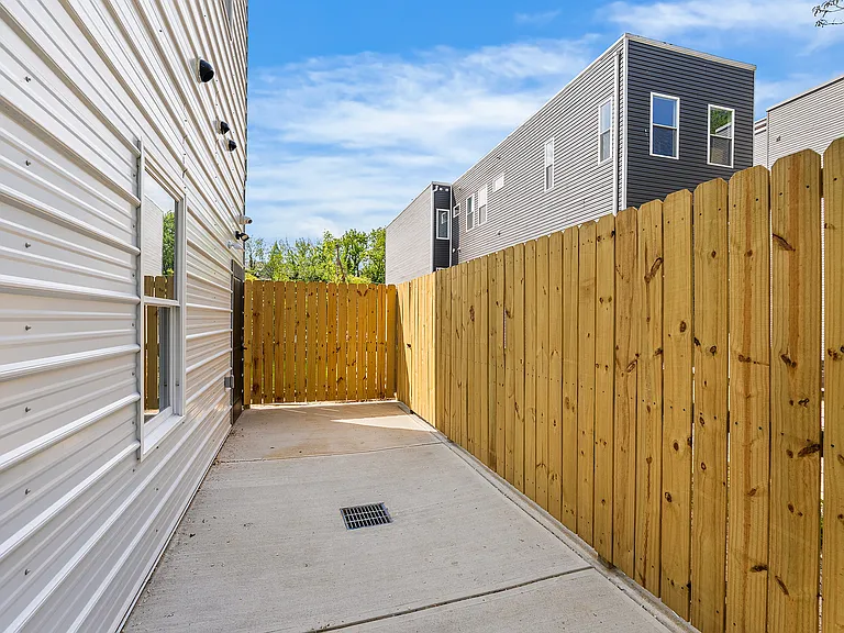 708 N 43rd St #6 — Photo 23
