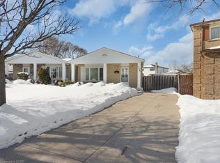 126 Garden Cres, Hamilton, ON L8V 4T4