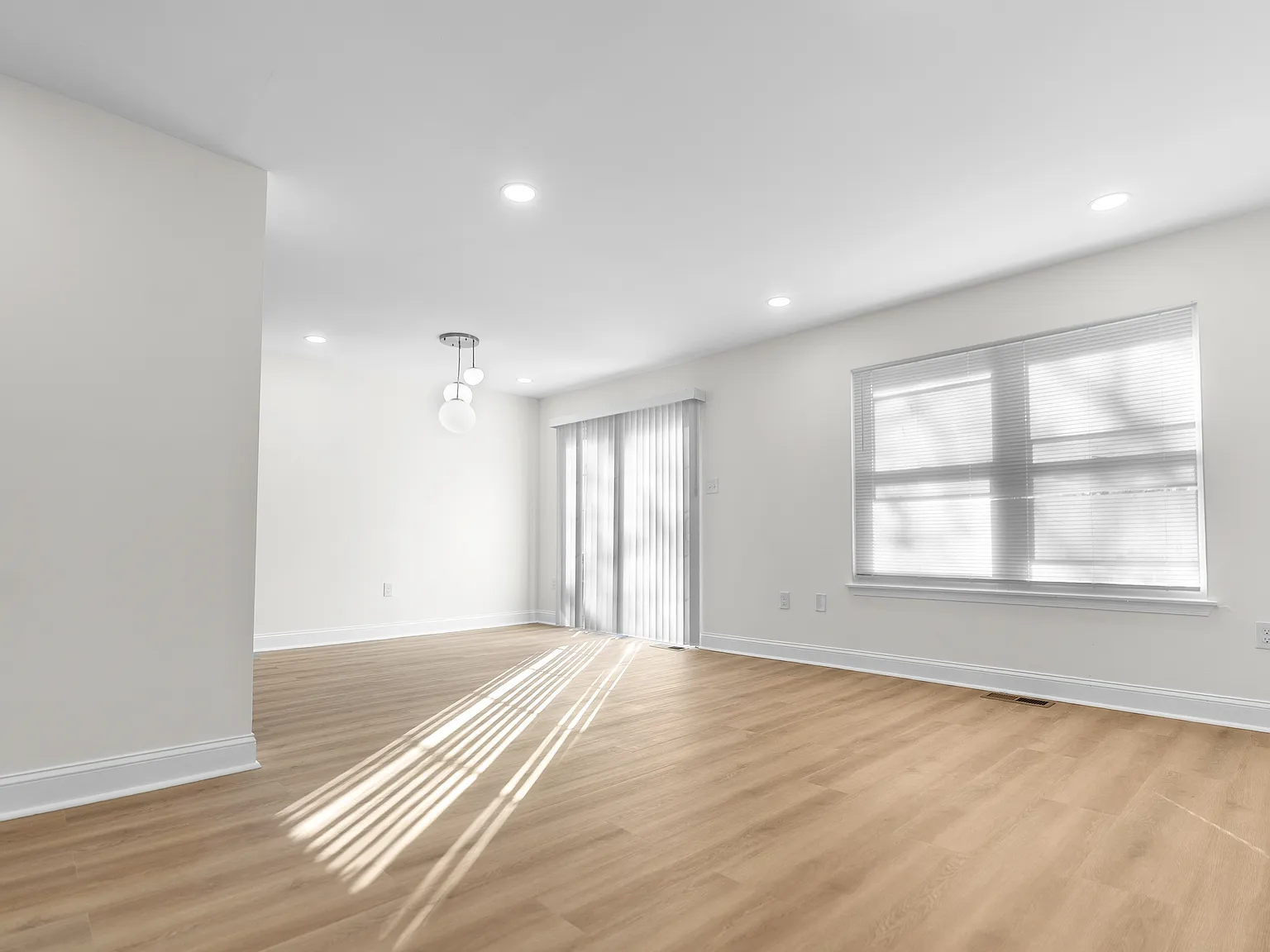 4 bed, 3.5 bath, 2200 sqft, $3,300 — Photo 2