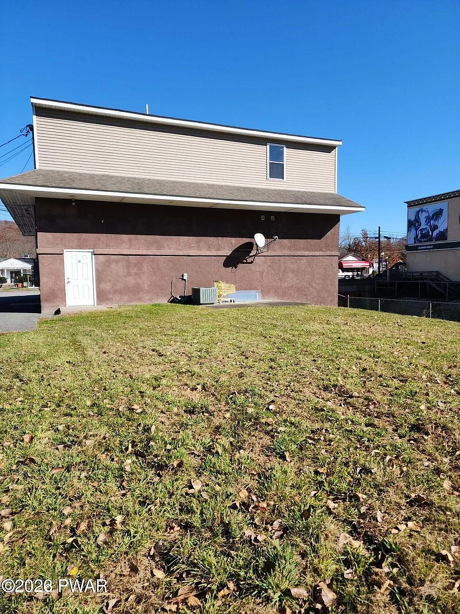 Building Photo - 120 Main Ave #1