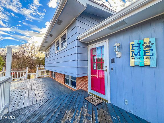 5th image of 406 Greenfield Pl