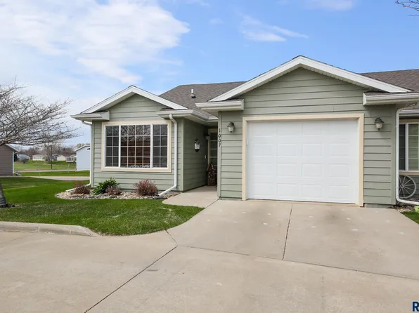 1007 N Crape Pl, Sioux Falls, SD 57107