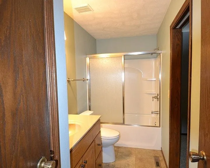 4401 E Oak St — Photo 11