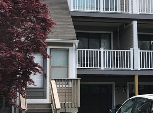 723 Robert Frost Dr, Branford, CT 06405
