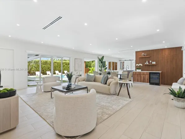 2350 NE 193rd St, Miami, FL 33180