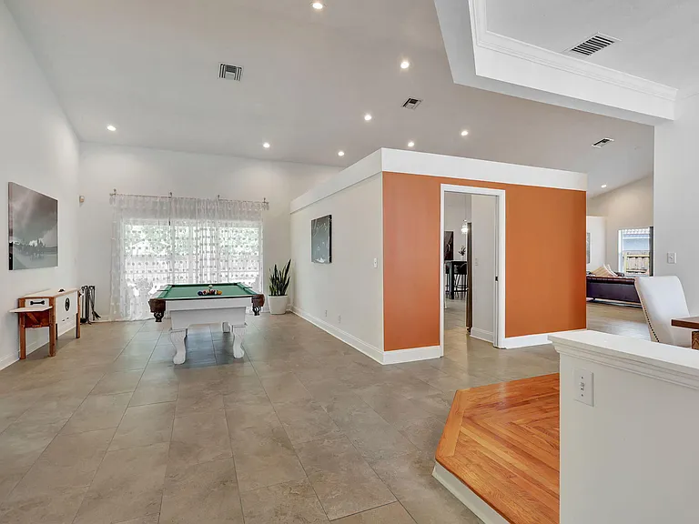 13805 Sheffield St — Photo 36